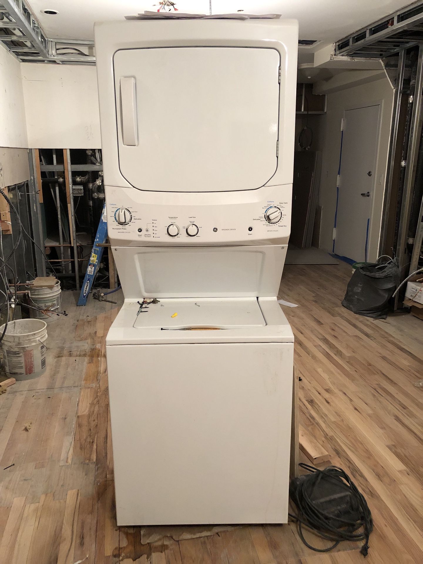 27” GE Stacked Washer/Dryer