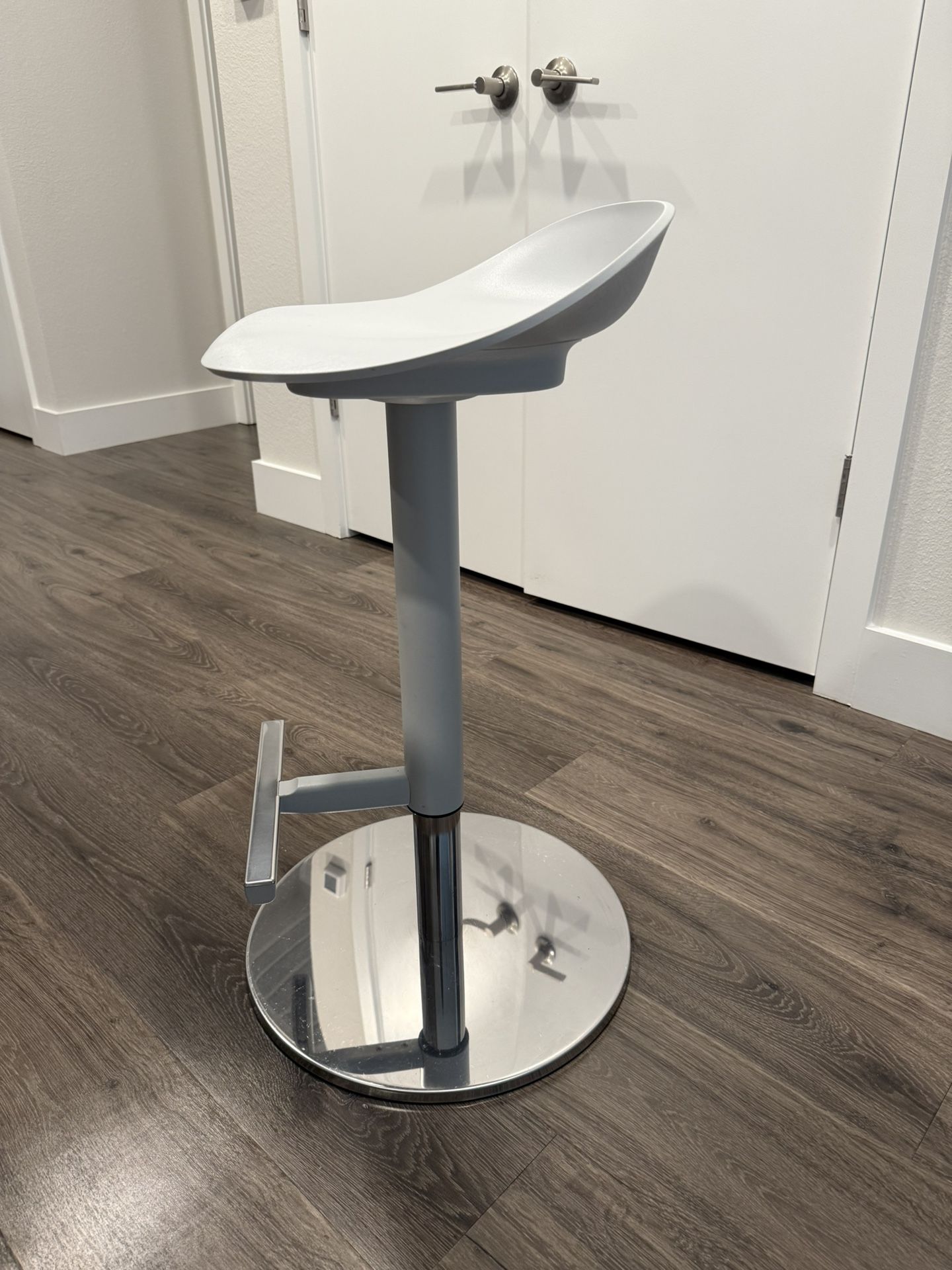 Modern Counter/ Bar Stool