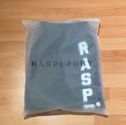 GVGALLERY brand new 3/4 shorts