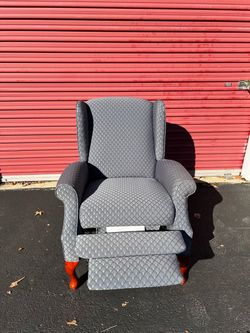 LaZ boy Wingback Recliner Chair Blue Quilted Fabric