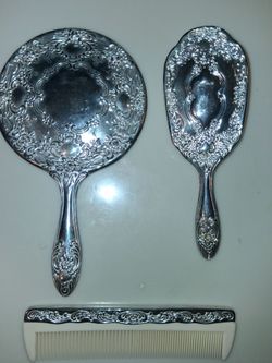 Vintage dresser comb set