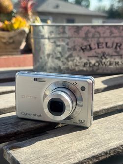 Vintage Sony Cybershot w230