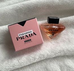 Prada Paradoxe Perfume