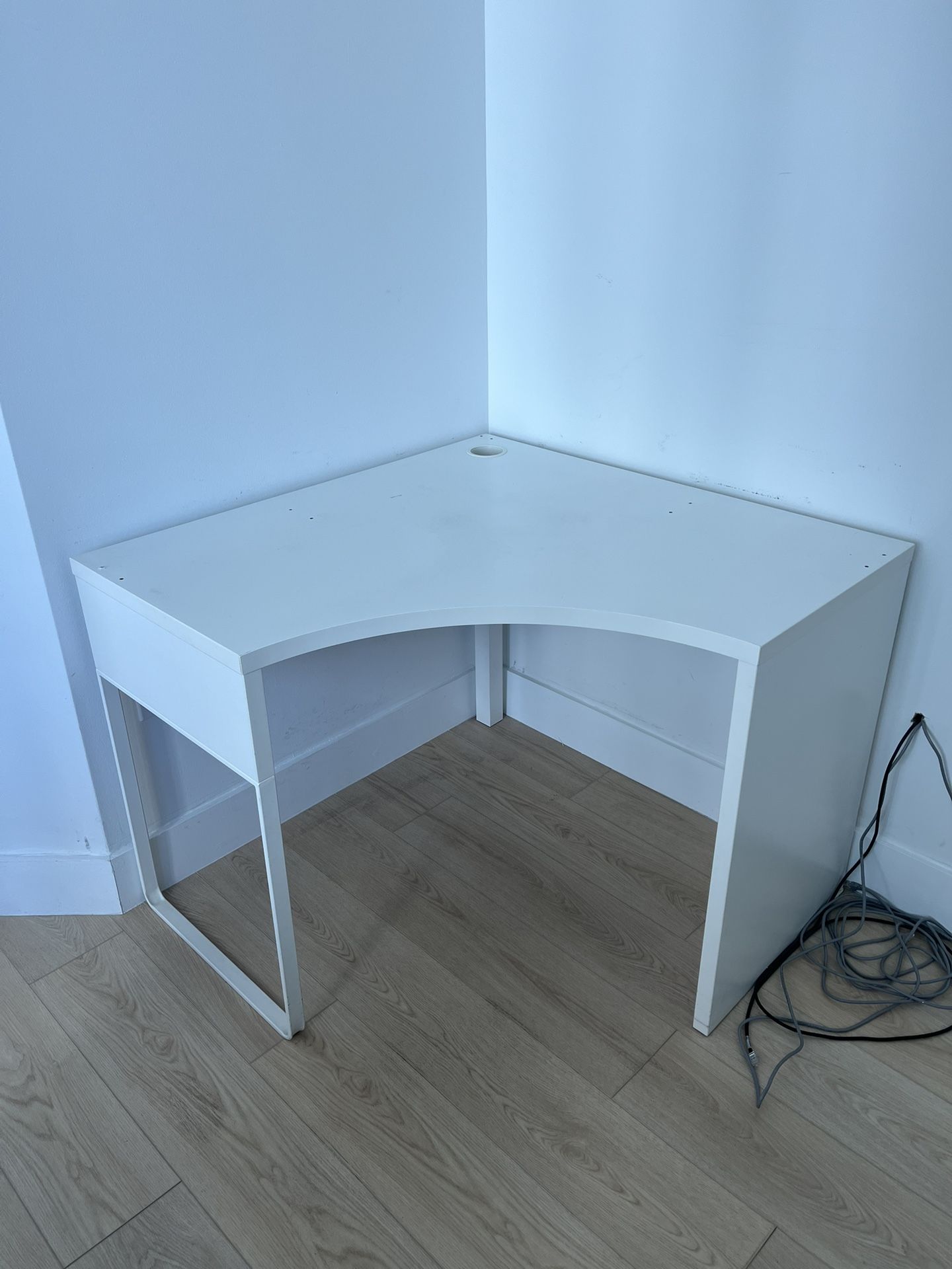 Corner Desk