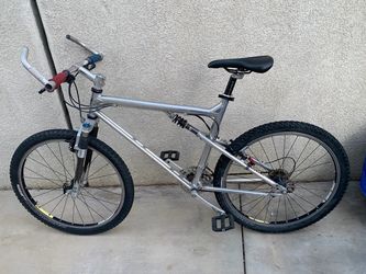 26in Mongoose amplifier mountain bike $300