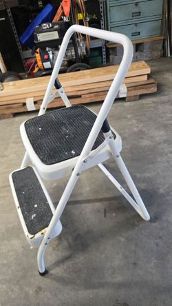 Cosco 2-Step Ladder