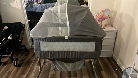 Baby Bassinet with Canopy and Mesh Sides