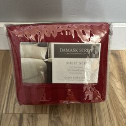 New Red Queen Sheet Set 