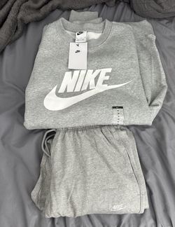 New Nike Track Suit