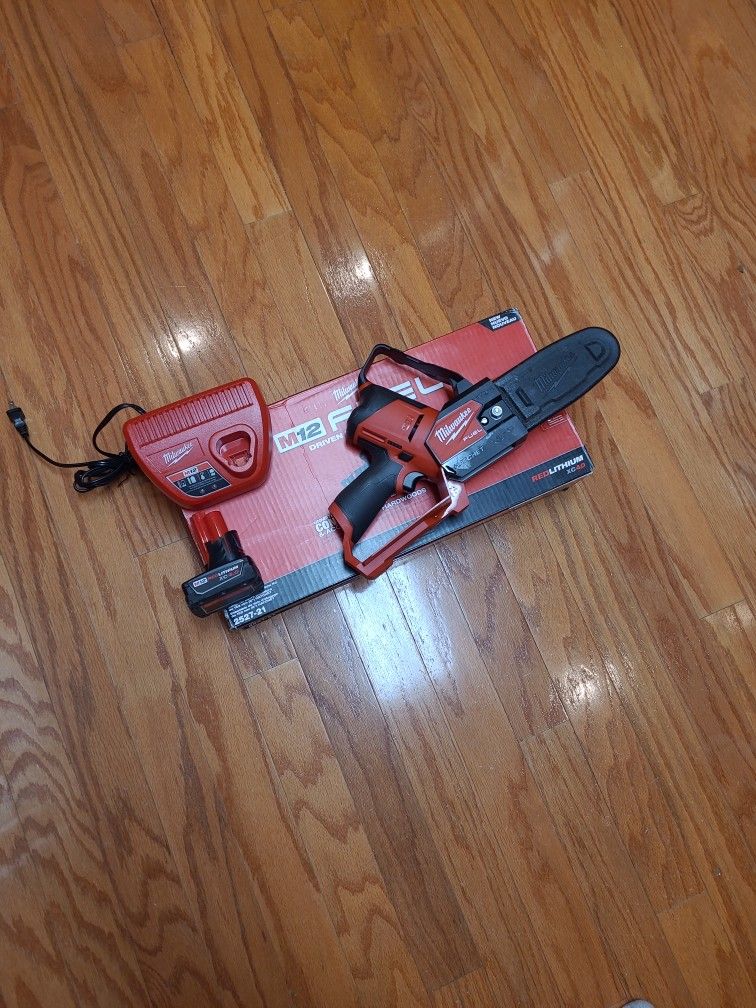 Milwaukee M12 'Fuel' Pruning Chainsaw, Battery, Charger