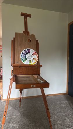 Foldable, wooden easel