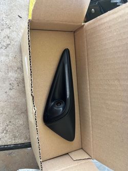 brand new OEM right-hand (passenger side) front fender repeater and turn signal camera (part number 1495865-20-E