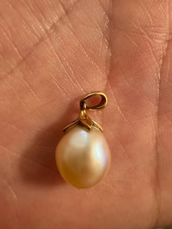 Vintage 18K Gold Baroque Pearl Drop Pendant — Golden Cream Cultured Pearl Charm