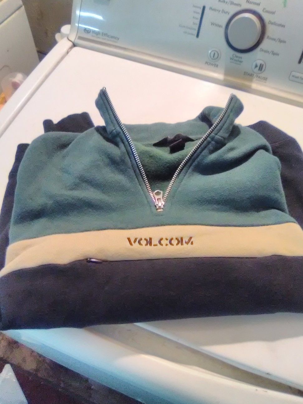 Volcom sweatshirt