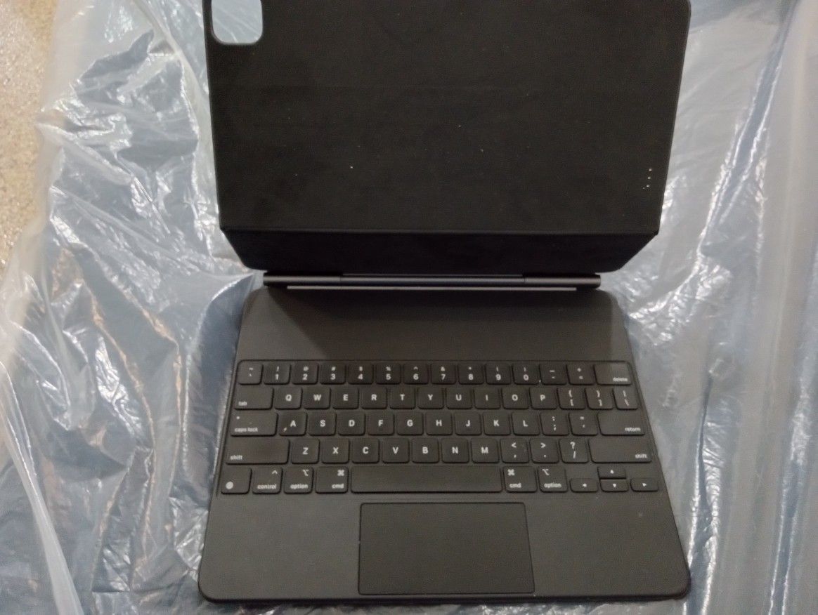 APPLE iPAD MAGIC KEYBOARD MODEL A2480