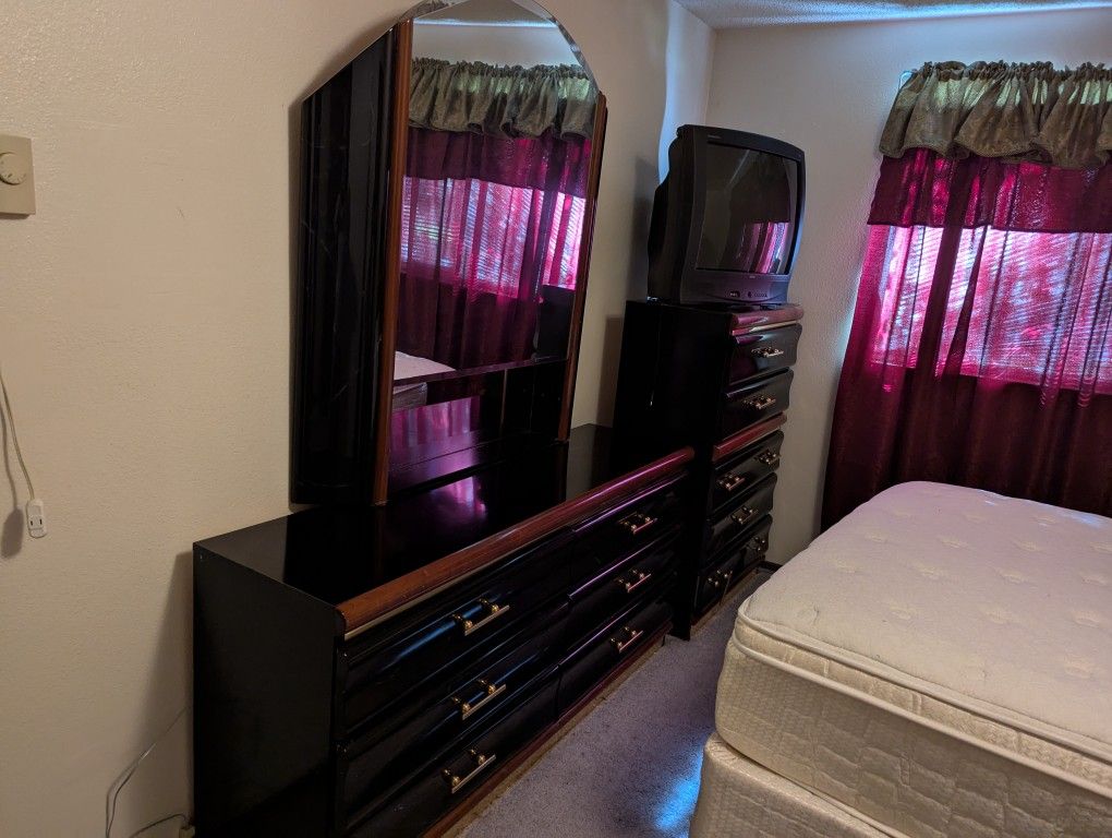 Black Lacquer Bedroom Dresser Set