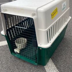 Dog Kennel Price 25$.  Pick Up. E. 72nd. and Grand View. E.  Tacoma 