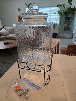 4.6 Gallon drink dispenser