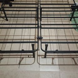 Queen metal bedframe