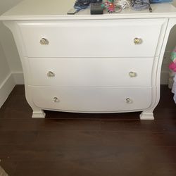 Girls Dresser