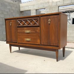 Beautiful Mid Century Modern Vintage Buffet or Credenza by Basset 1960’s Walnut