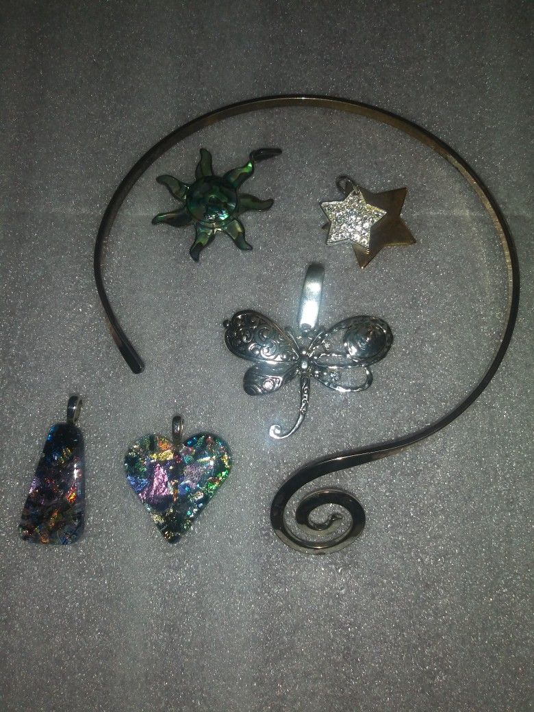 Choker Necklace with removable pendants