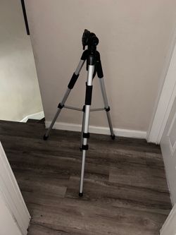 Bower Steady Lift Series tripods