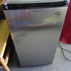 Sanyo Mini Fridge 