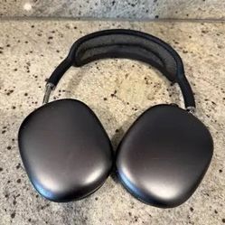 Black Airpod Maxes - New