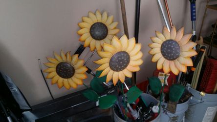 Metal sunflowers in good condition