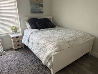 Queen size bed frame & mattress
