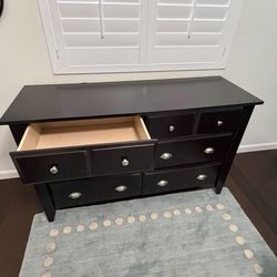 6 drawer dresser - good shape