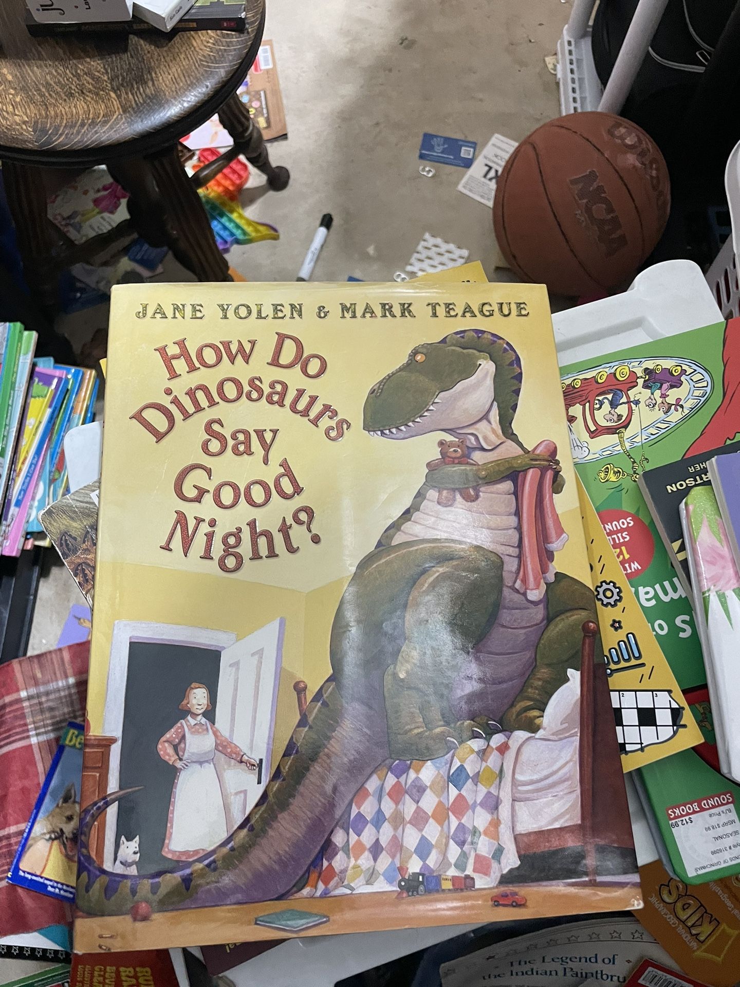 HOW DO DINOSAURS...