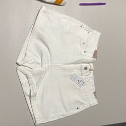 NEW Levi’s White Denim Shorts Size 31