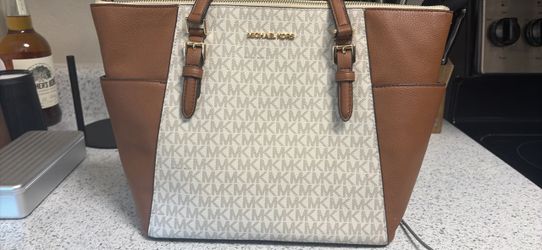 Micheal Kors purse