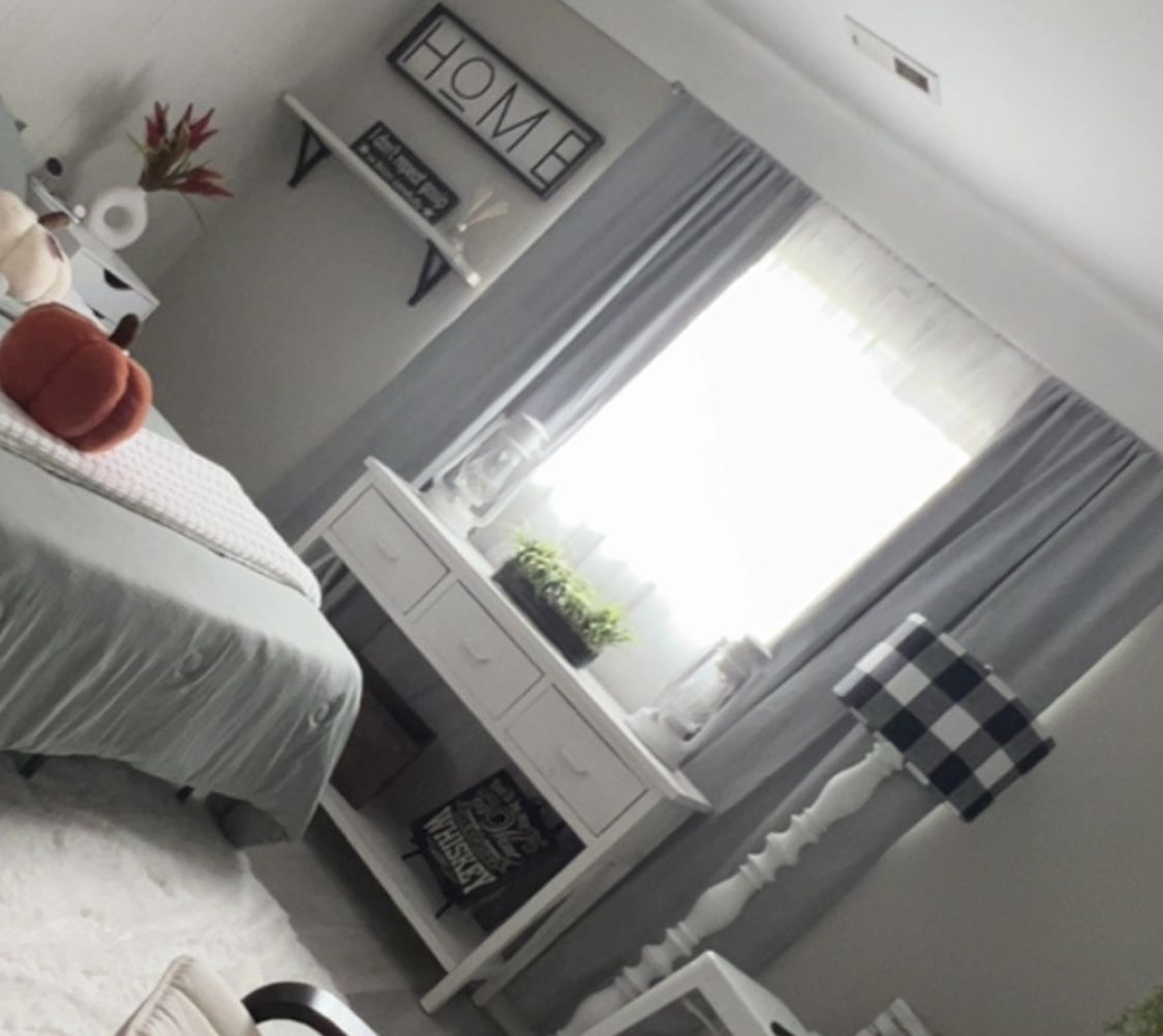 Beautiful Chalk 3 Drawer Stand