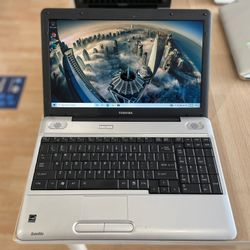 Toshiba Satellite 15” L50 AMD Sempron 4GB 128GB SSD -Windows 10