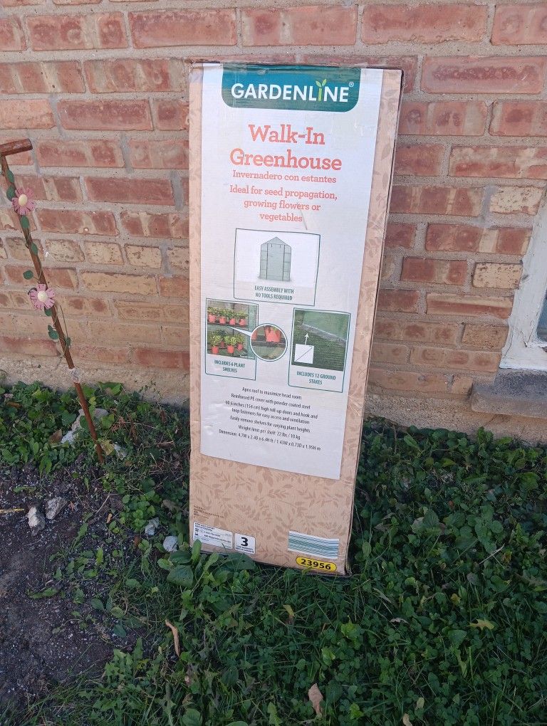 GARDENLINE Walk _ In Greenhouse New In Box