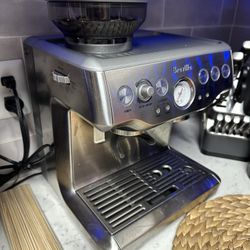 Breville Barista Express BES870XL – Mint Condition, Grinder + Accessories