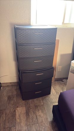 6 Plastic drawers