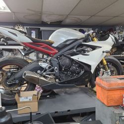 2016 Triumph Daytona 675r Parts Bike
