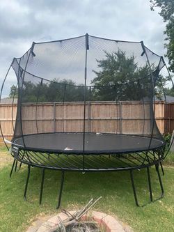 Jumbo Round Springfree Trampoline