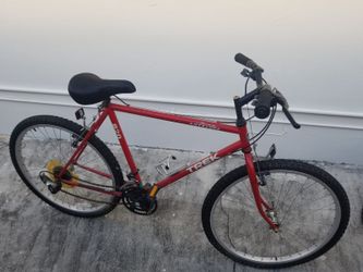 TREK Adult  antelope 820 Bike Bicycle Red Black 