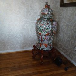 Chinese ginger jar fu dog on the top