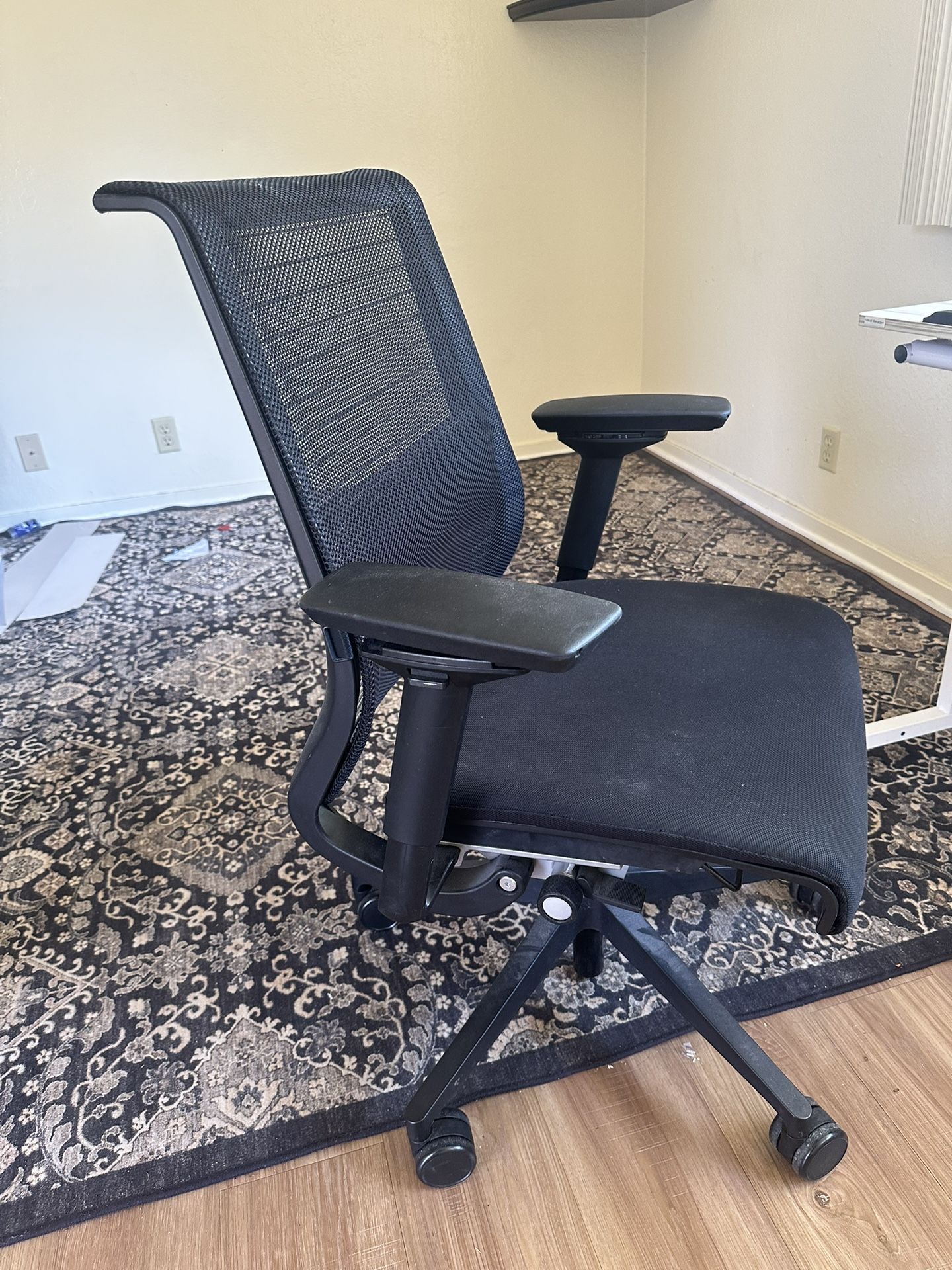 Ergonomic work chair (gaming chair)