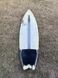 Surfboard 5’11”