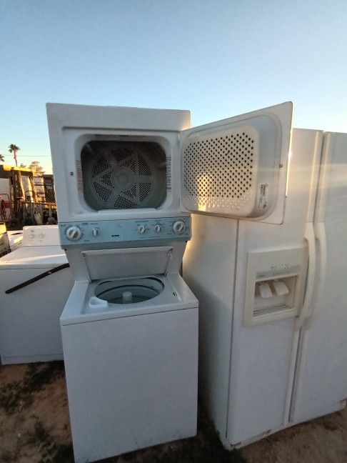 ELECTRIC STACBLE WASHER AN ELECTRIC DRYER