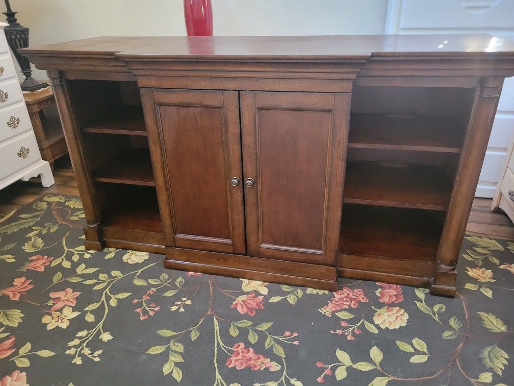 Bassett Louis-Philippe TV Unit Credenza