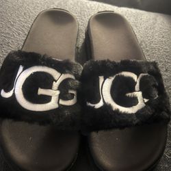 UGG Slippers/Slides