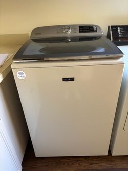 White Maytag 5.2 cu. ft. Smart Top Loading Washing Machine